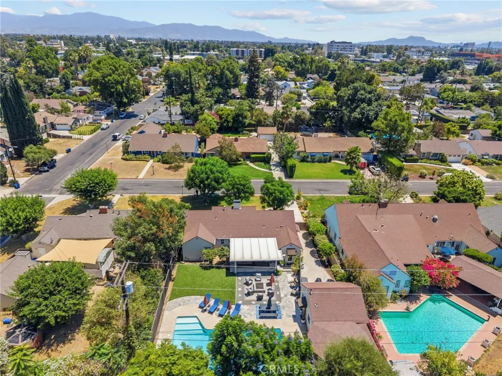 6951 Chisholm Van Nuys, CA 91406