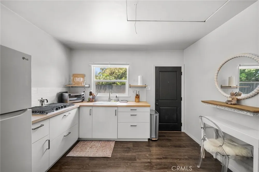 6951 Chisholm Van Nuys, CA 91406
