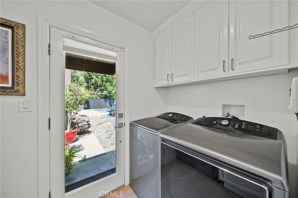 6951 Chisholm Van Nuys, CA 91406