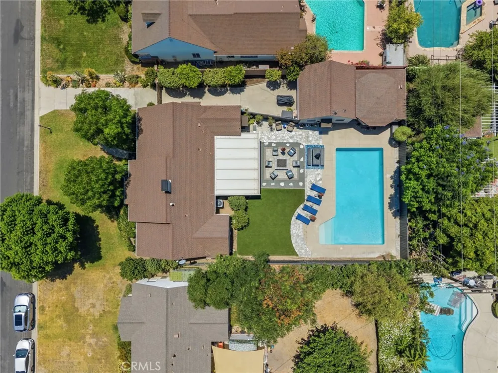 6951 Chisholm Van Nuys, CA 91406