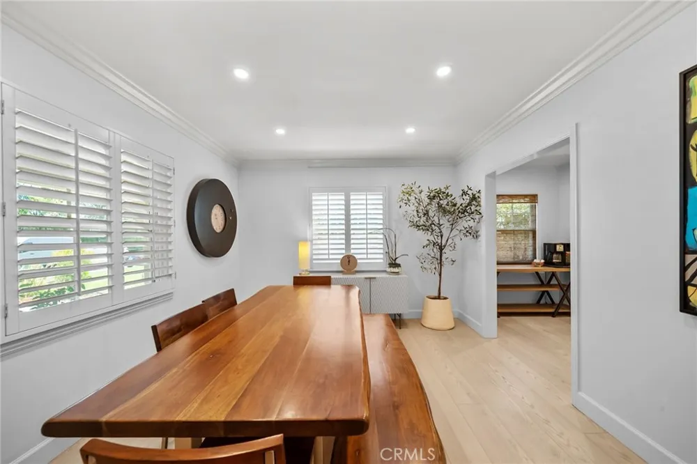 6951 Chisholm Van Nuys, CA 91406