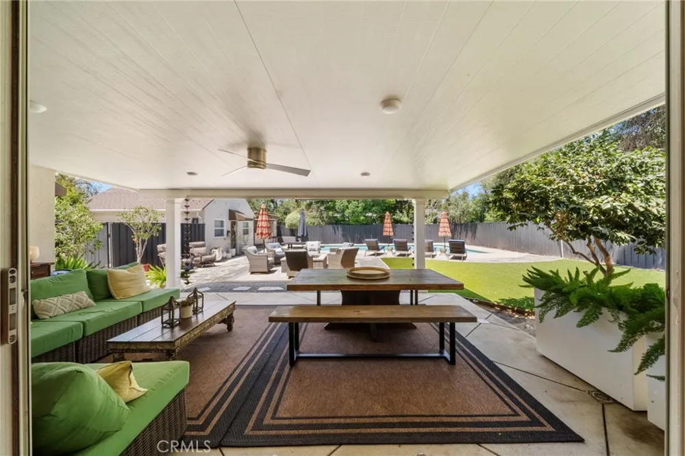 6951 Chisholm Van Nuys, CA 91406