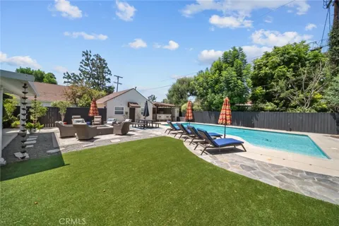 6951 Chisholm