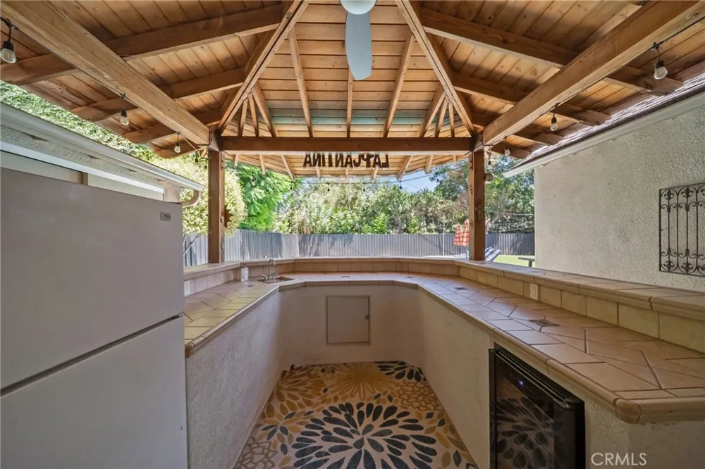 6951 Chisholm Van Nuys, CA 91406