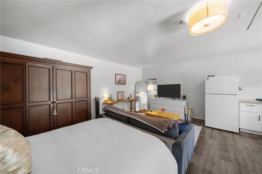 6951 Chisholm Van Nuys, CA 91406