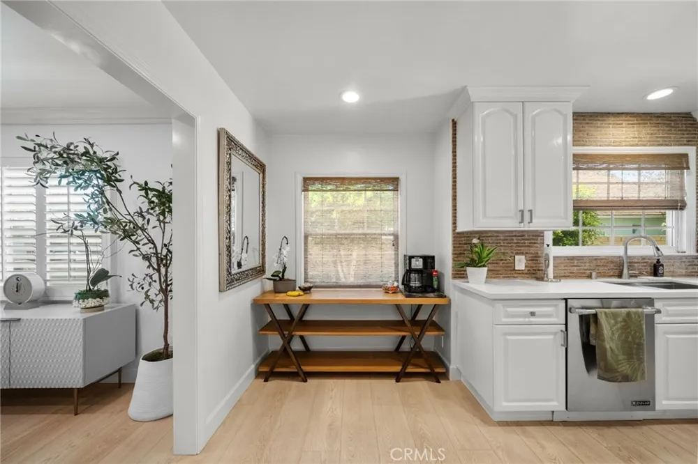 6951 Chisholm Van Nuys, CA 91406
