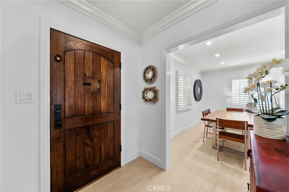 6951 Chisholm Van Nuys, CA 91406