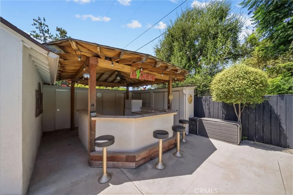 6951 Chisholm Van Nuys, CA 91406