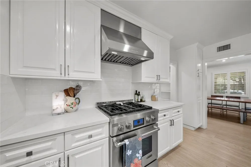 6951 Chisholm Van Nuys, CA 91406