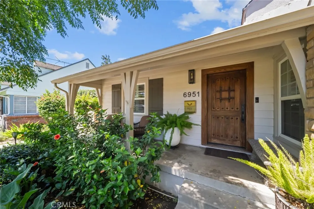 6951 Chisholm Van Nuys, CA 91406