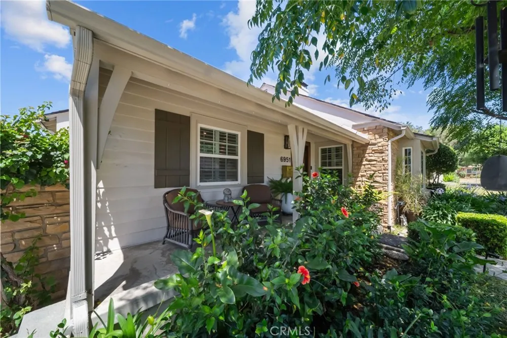 6951 Chisholm Van Nuys, CA 91406