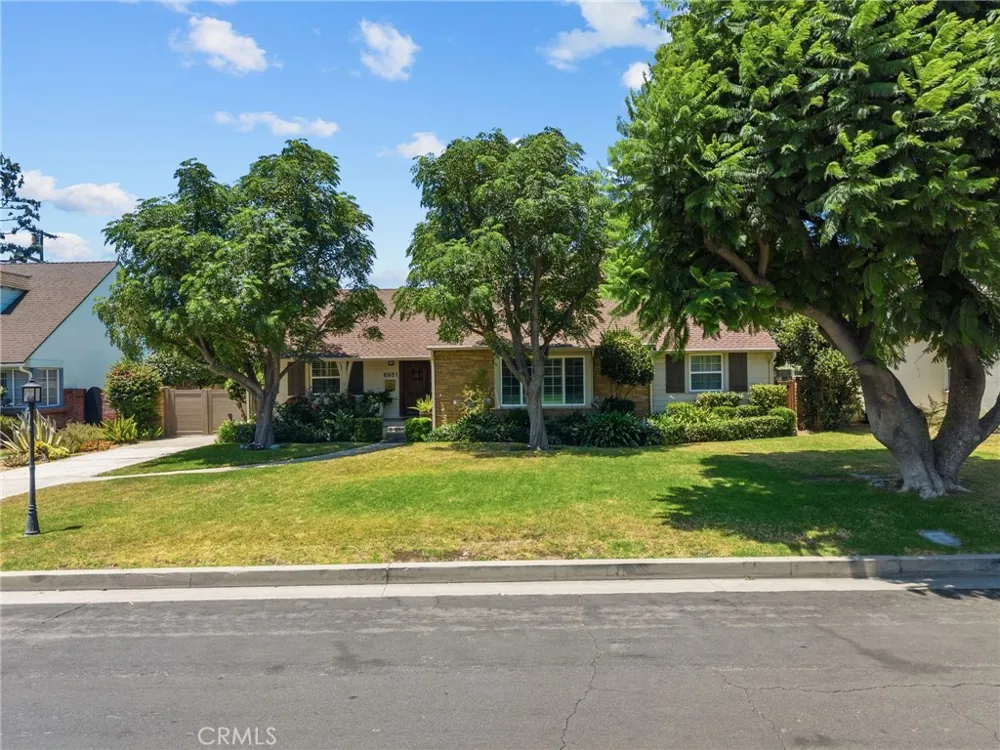 6951 Chisholm Van Nuys, CA 91406