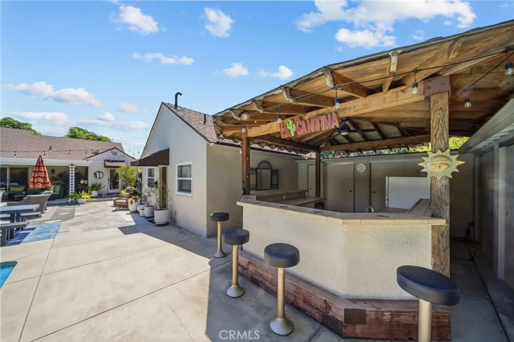 6951 Chisholm Van Nuys, CA 91406