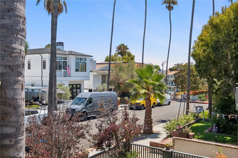 415 Goldenrod Corona del Mar, CA 92625