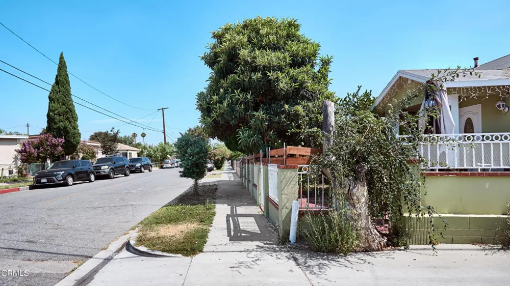 6362 Arbutus Avenue Huntington Park, CA 90255
