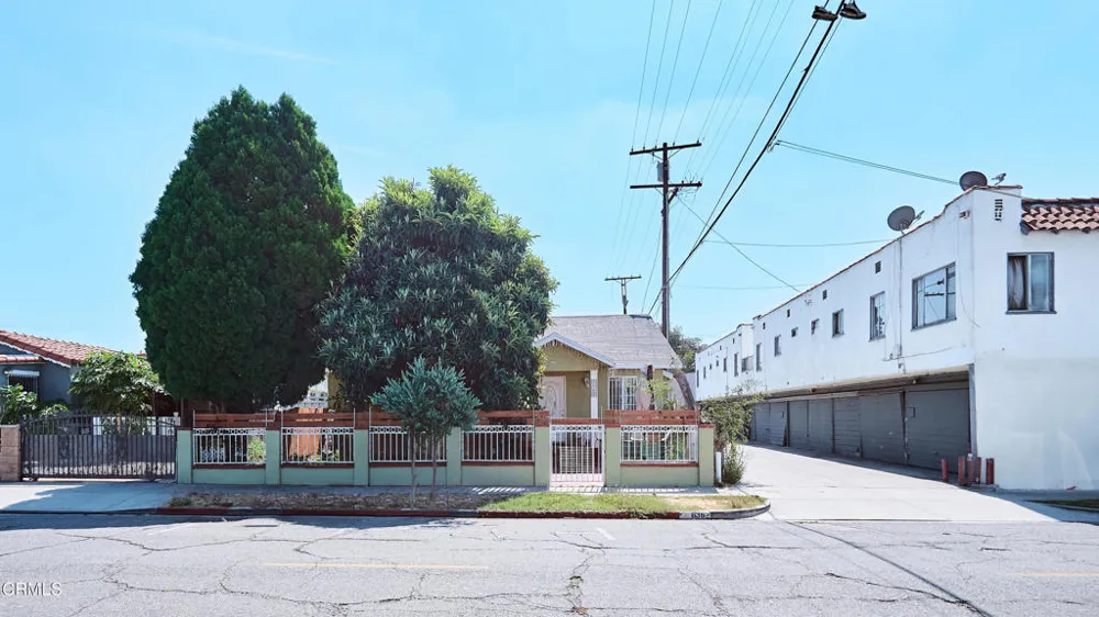 6362 Arbutus Avenue Huntington Park, CA 90255