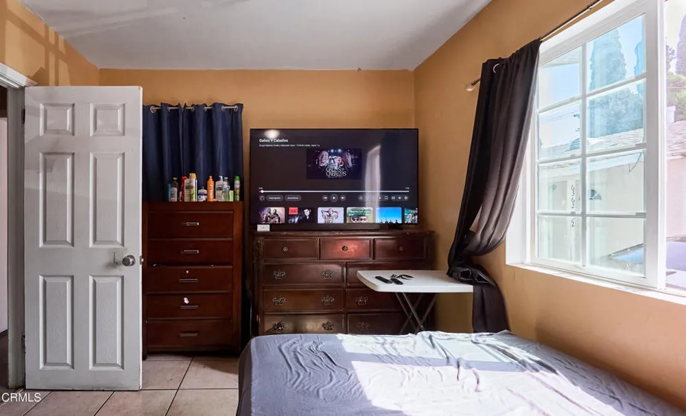 6362 Arbutus Avenue Huntington Park, CA 90255