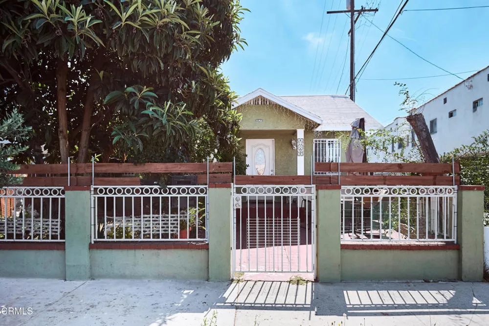 6362 Arbutus Avenue Huntington Park, CA 90255