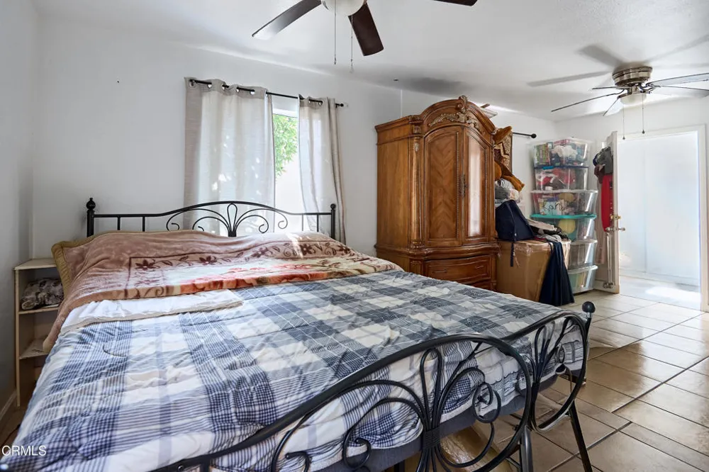 6362 Arbutus Avenue Huntington Park, CA 90255