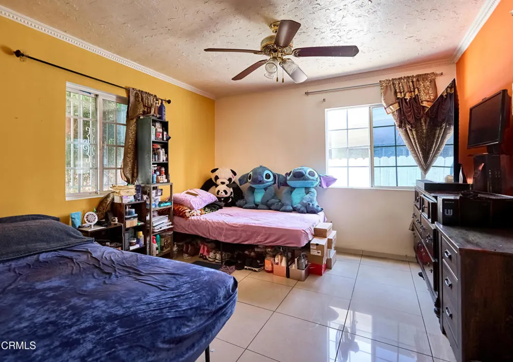 6362 Arbutus Avenue Huntington Park, CA 90255