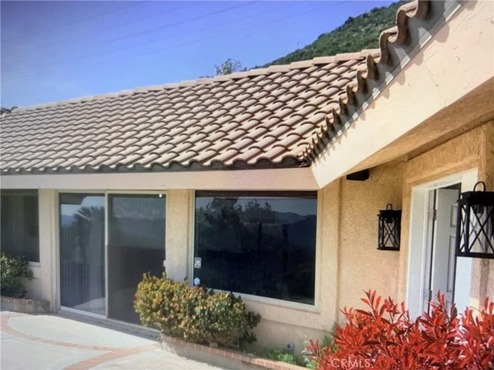 9557 Hierba Agua Dulce, CA 91390