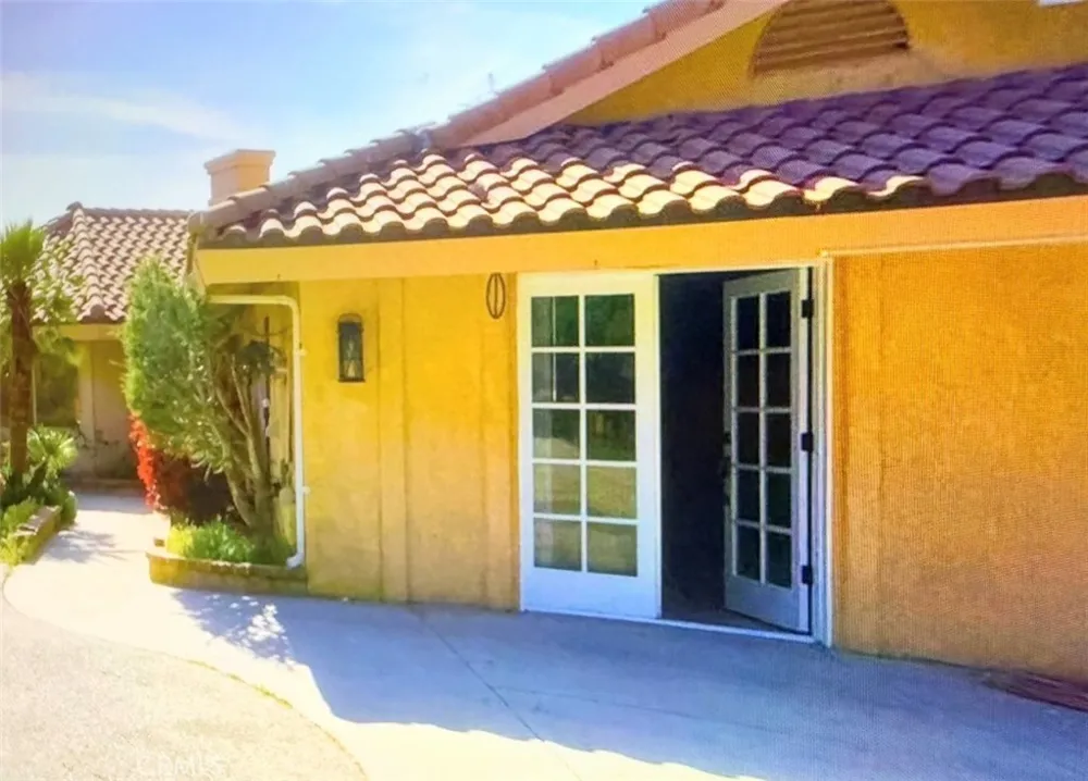 9557 Hierba Agua Dulce, CA 91390