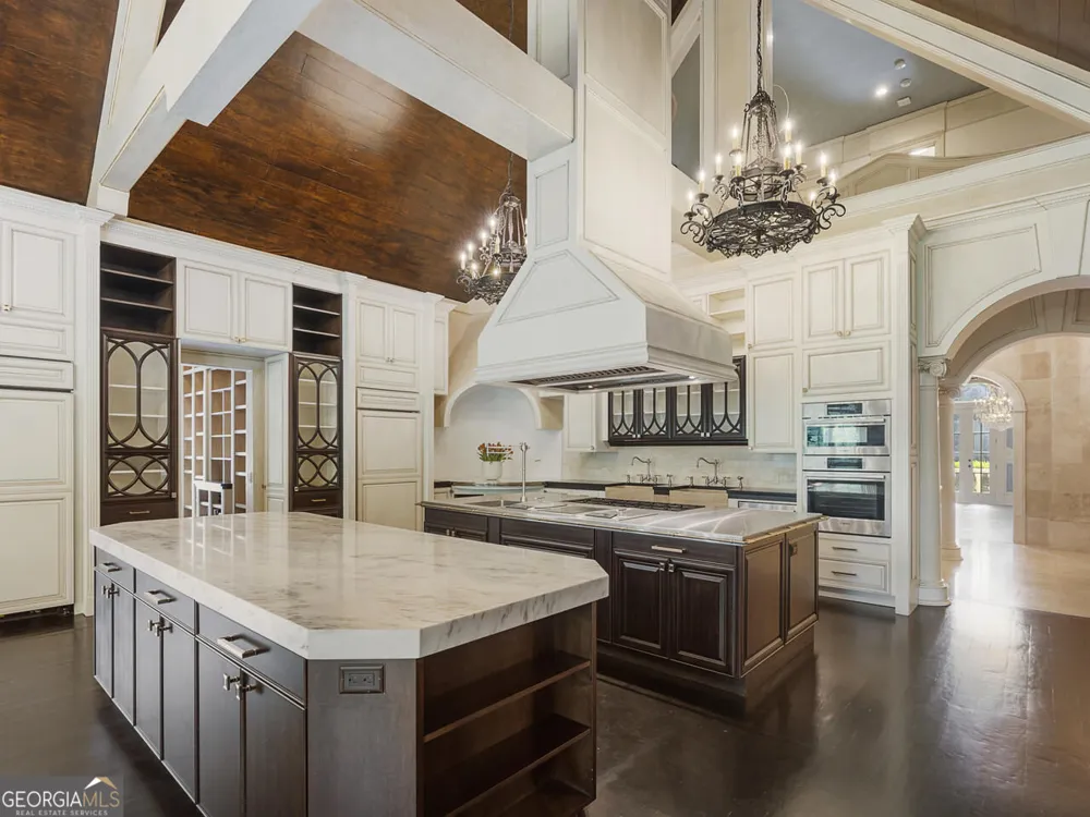 6420 Riverside DR NW Sandy Springs, GA 30328
