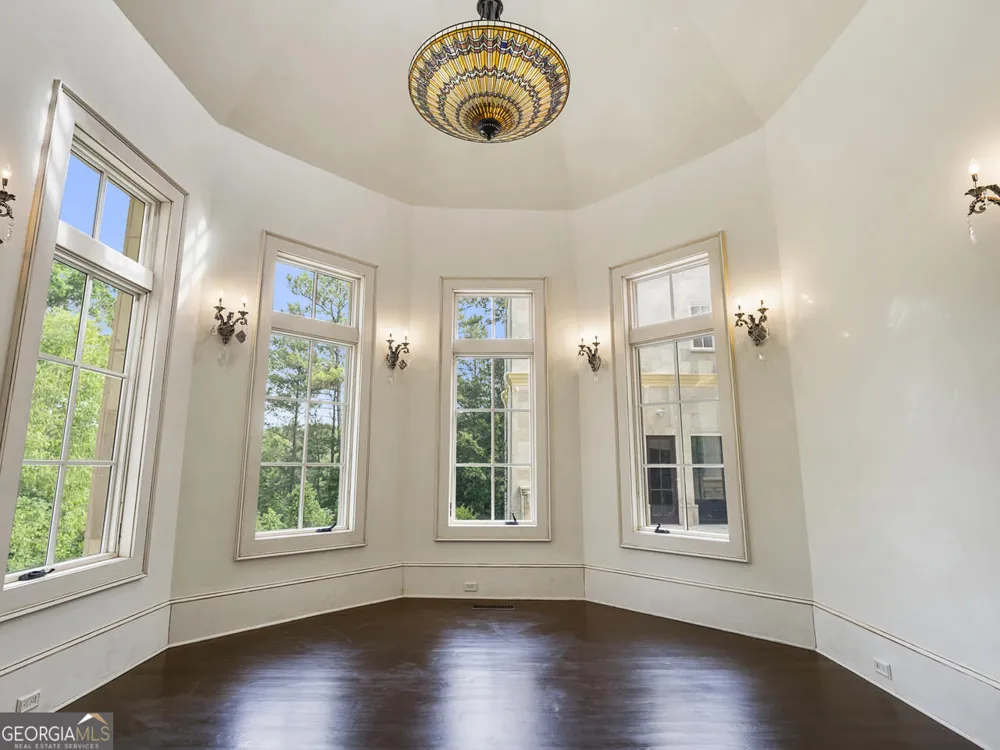 6420 Riverside DR NW Sandy Springs, GA 30328