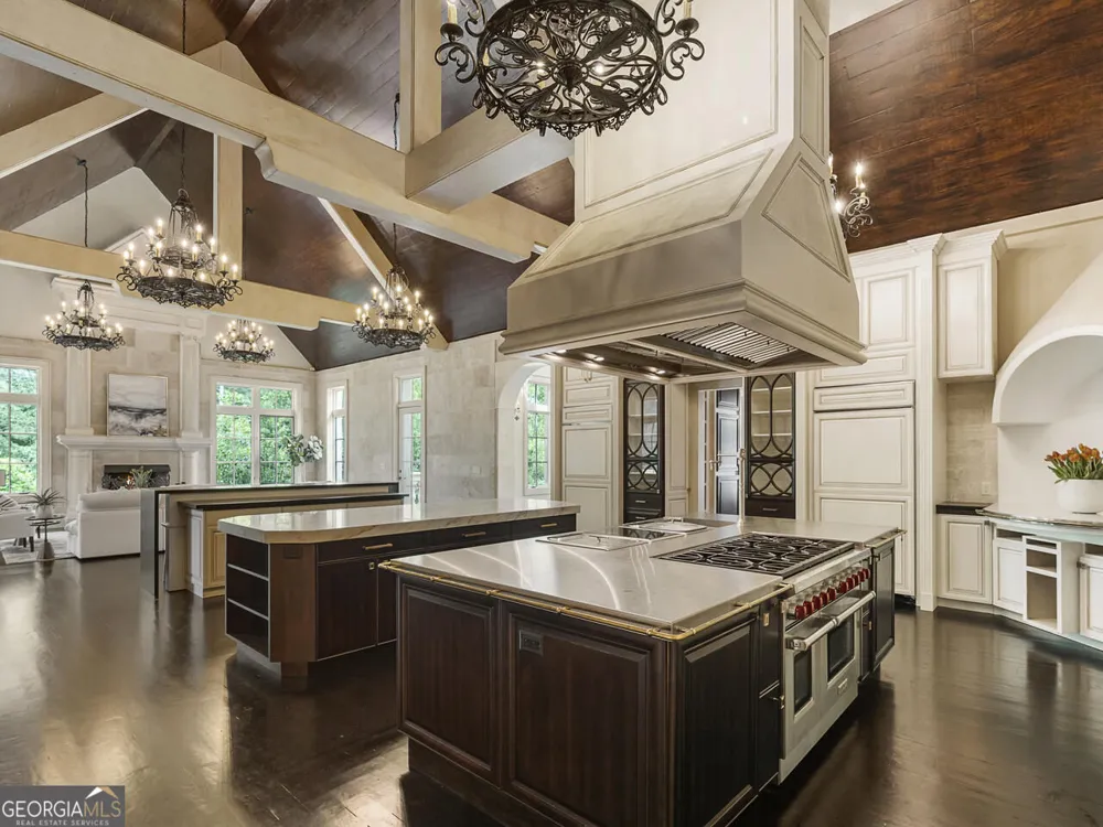 6420 Riverside DR NW Sandy Springs, GA 30328