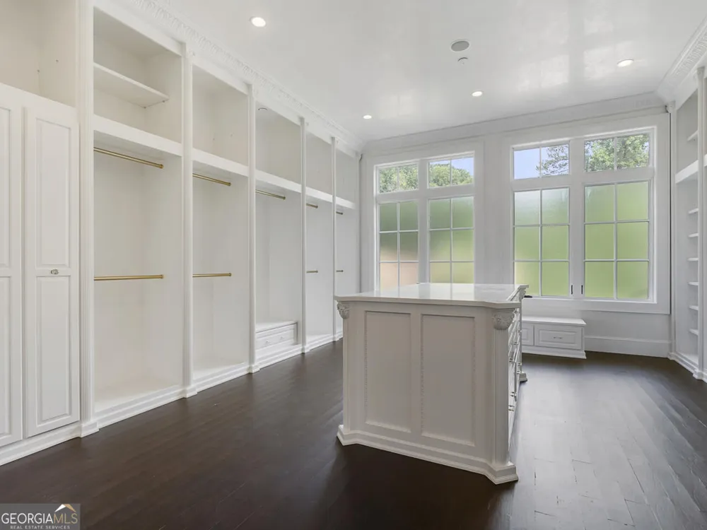 6420 Riverside DR NW Sandy Springs, GA 30328