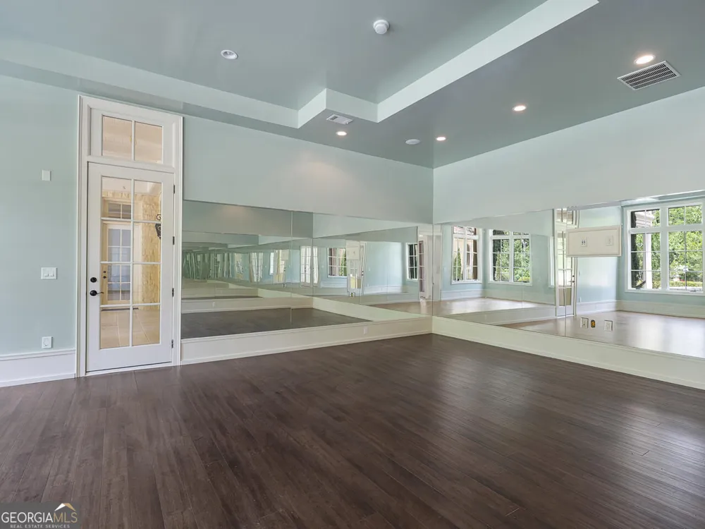 6420 Riverside DR NW Sandy Springs, GA 30328