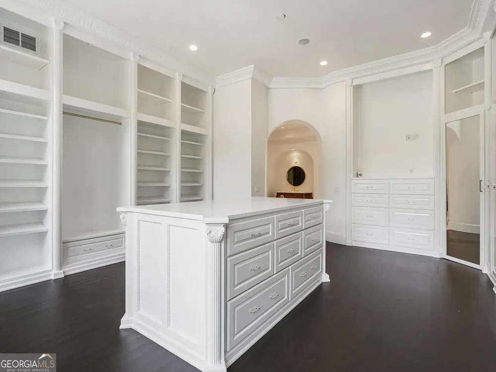 6420 Riverside DR NW Sandy Springs, GA 30328