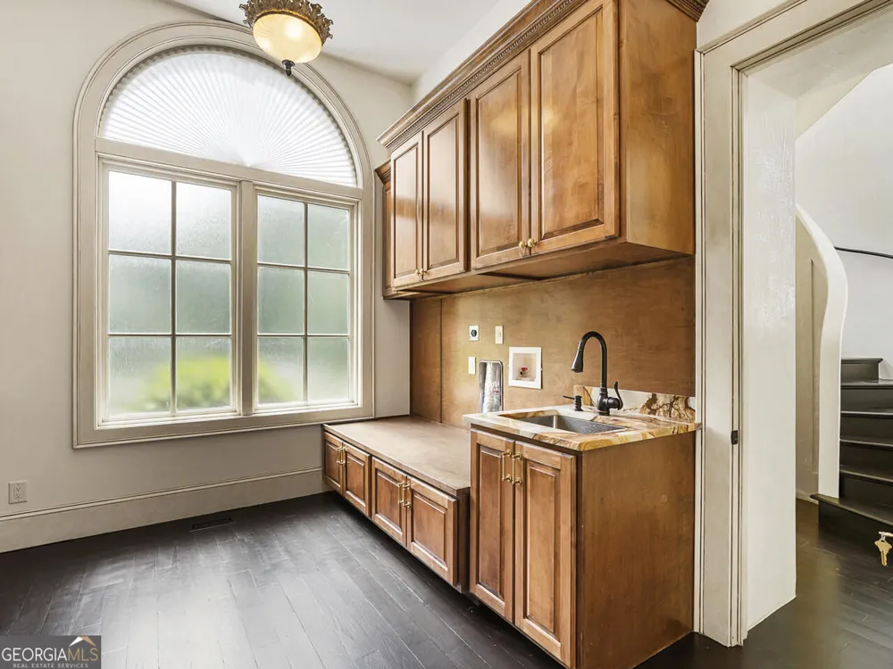 6420 Riverside DR NW Sandy Springs, GA 30328
