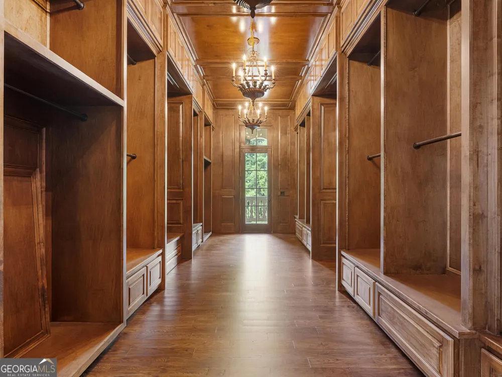 6420 Riverside DR NW Sandy Springs, GA 30328