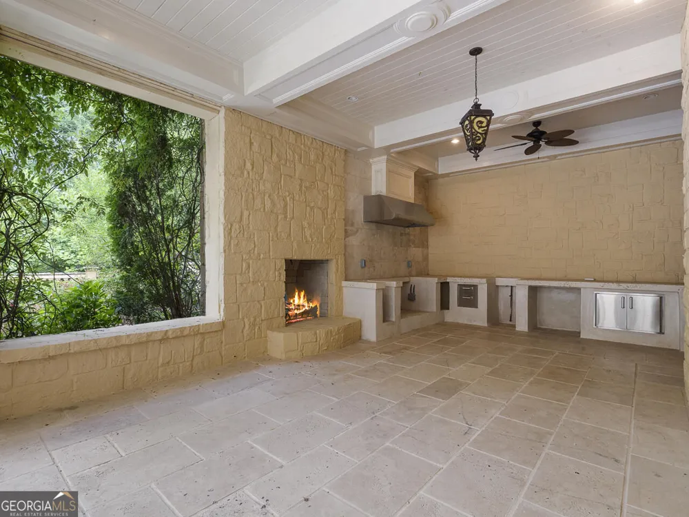 6420 Riverside DR NW Sandy Springs, GA 30328