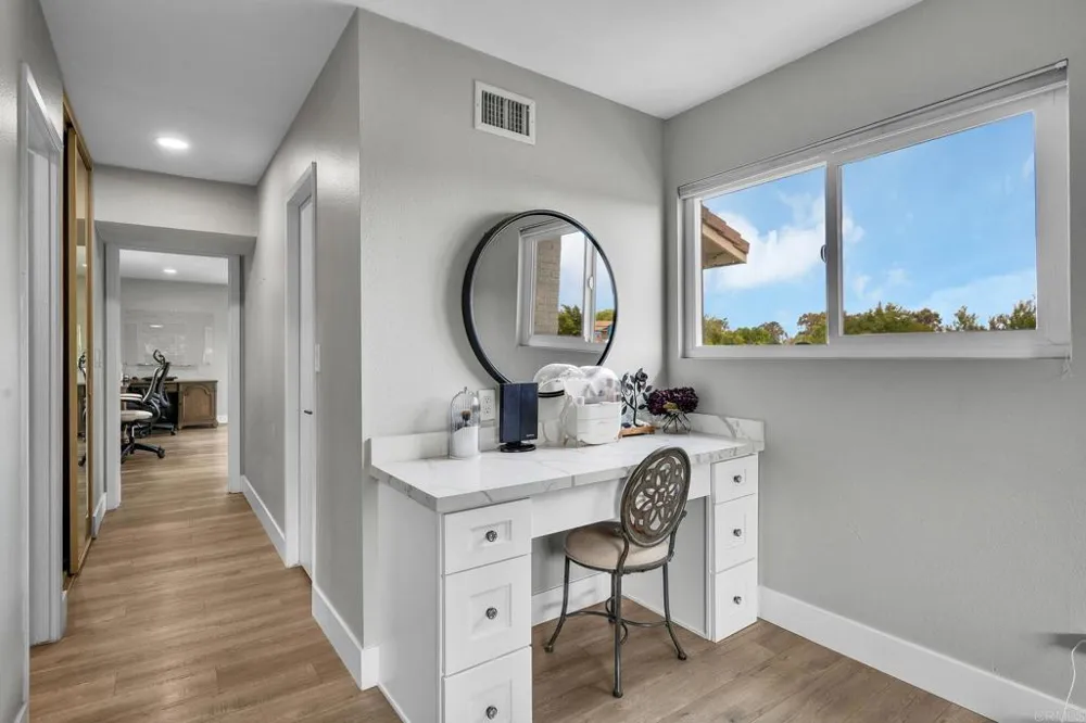 291 Surrey Place Bonita, CA 91902