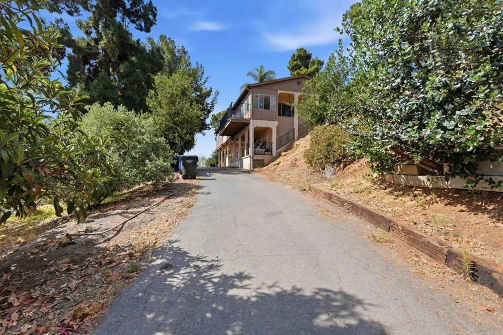11825 Taia Ln Lakeside, CA 92040
