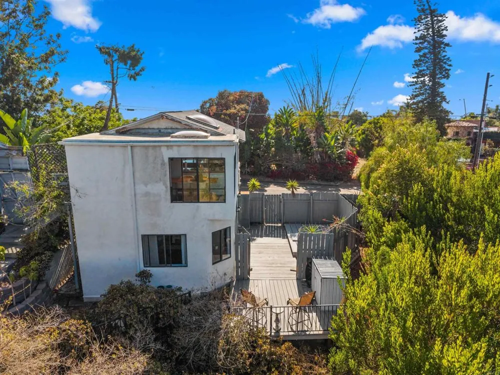 1243 Saxony Road Encinitas, CA 92024