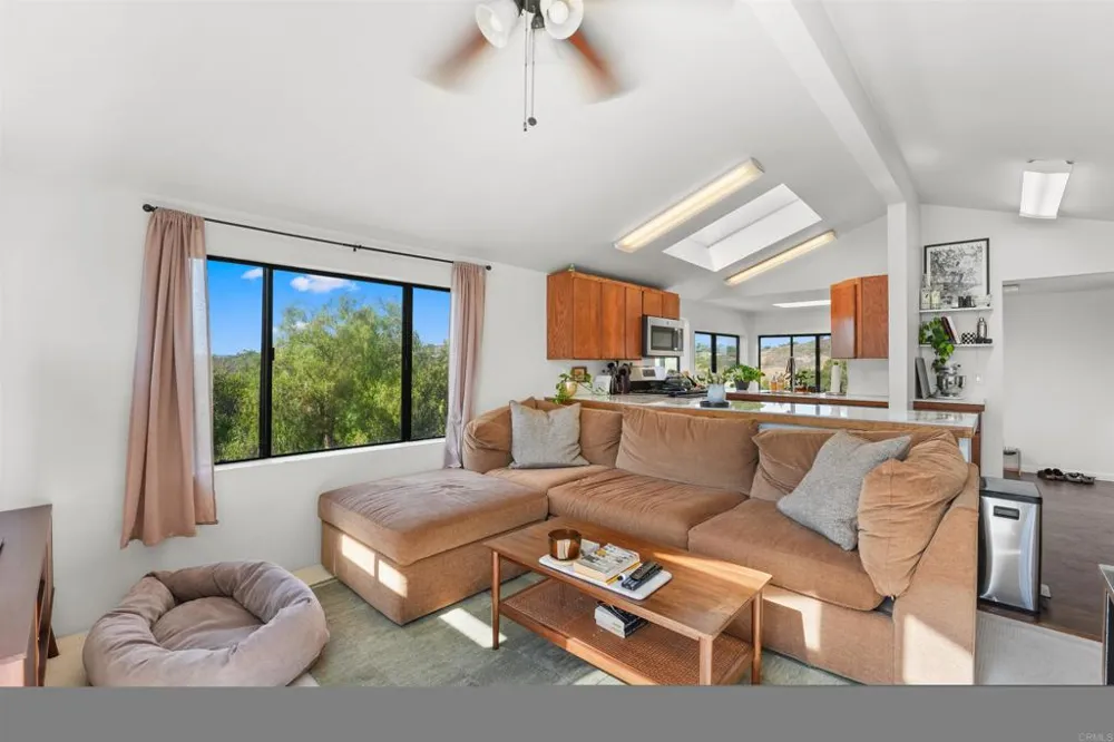 1243 Saxony Road Encinitas, CA 92024