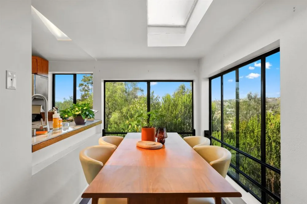 1243 Saxony Road Encinitas, CA 92024
