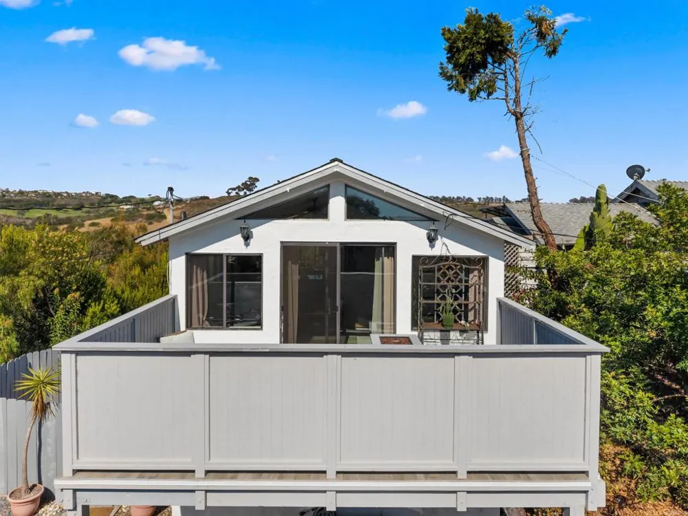 1243 Saxony Road Encinitas, CA 92024