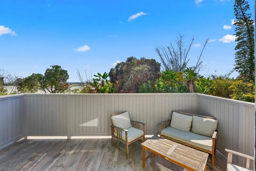 1243 Saxony Road Encinitas, CA 92024