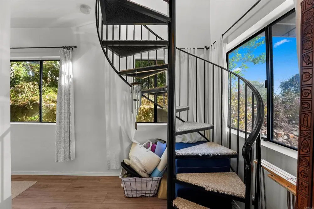 1243 Saxony Road Encinitas, CA 92024