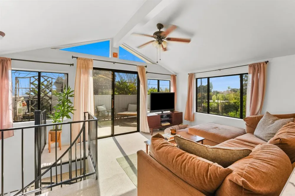 1243 Saxony Road Encinitas, CA 92024