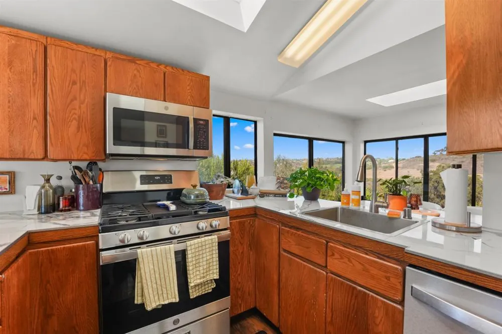 1243 Saxony Road Encinitas, CA 92024