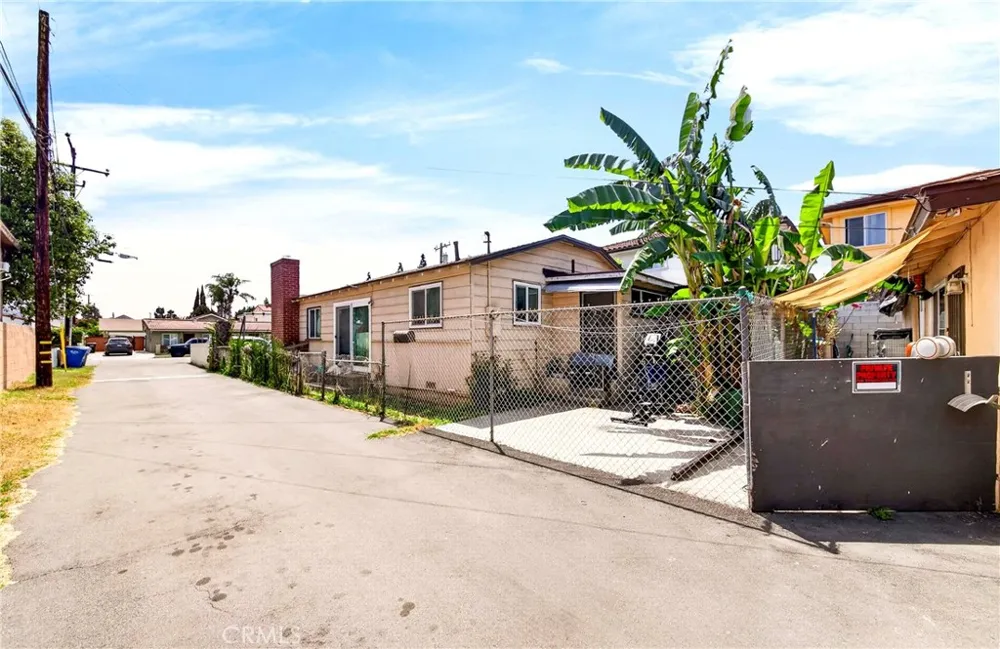 15013 Indiana Paramount, CA 90723