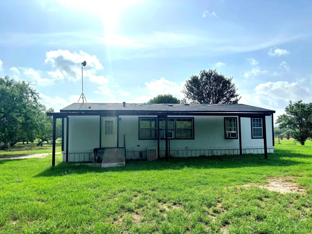 560 S View Street Lytle, TX 78052