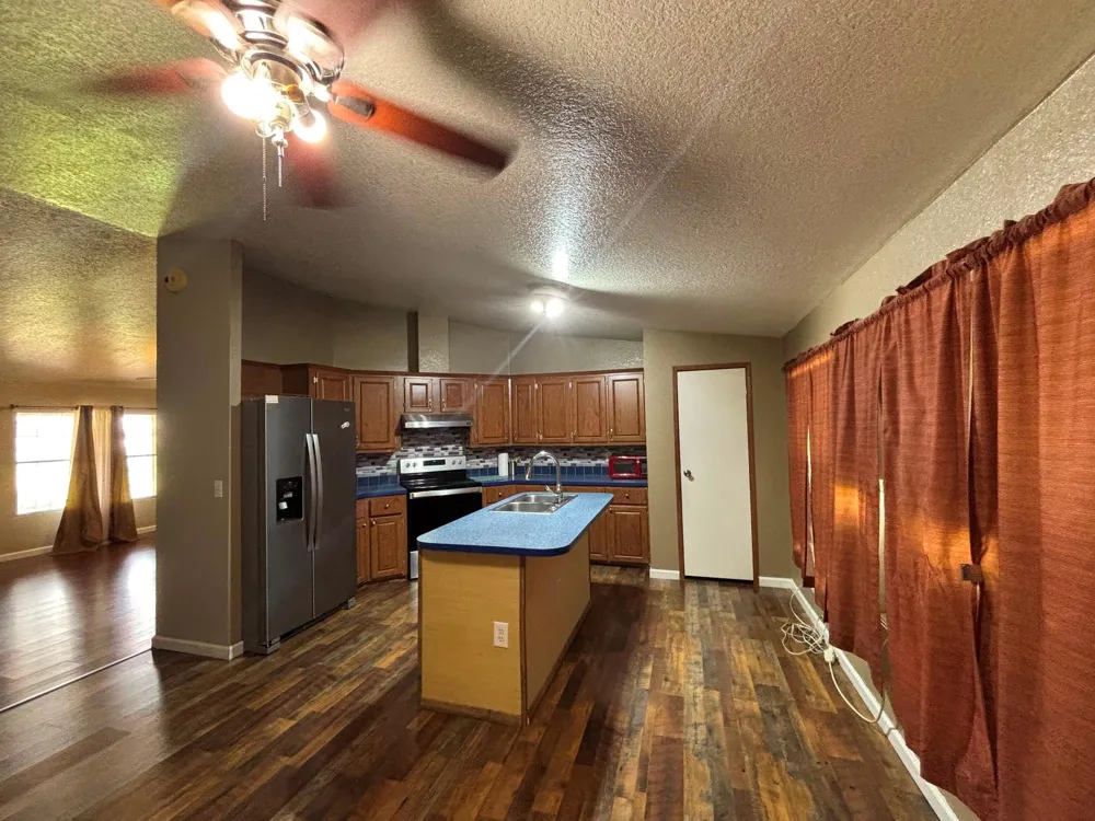 560 S View Street Lytle, TX 78052