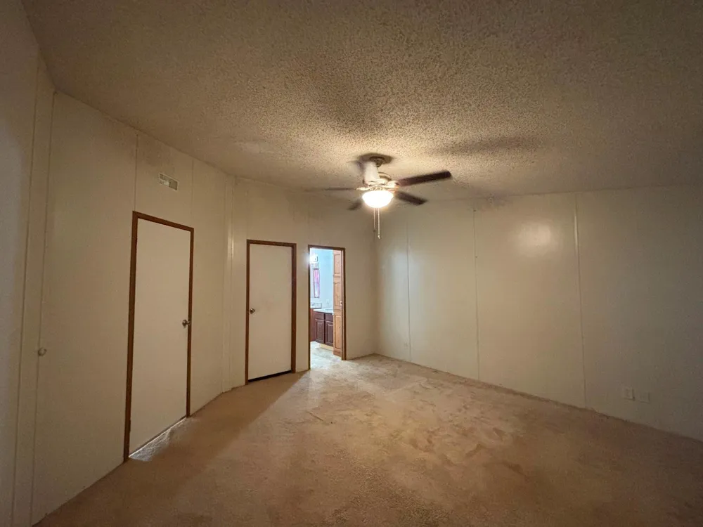 560 S View Street Lytle, TX 78052
