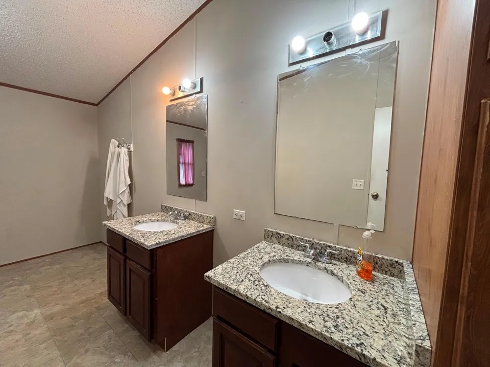560 S View Street Lytle, TX 78052